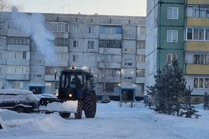 В Белове активными темпами продолжается очистка дворов, крыш и козырьков многоквартирных домов от снега