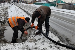 Беловские коммунальные службы продолжают водопропускные мероприятия