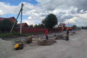 На переулке Толстого приступили к укладке асфальтового покрытия