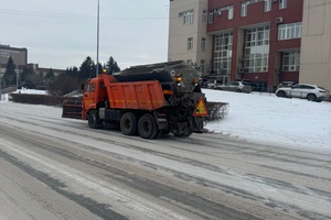 В Белове приступили к посыпке автодорог галитом