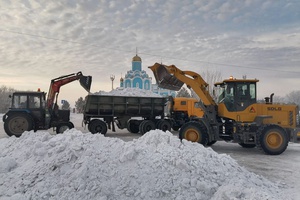 С общественных территорий Белова вывозят снег
