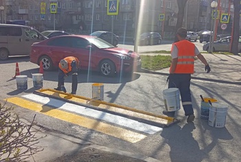 В Белове наносят дорожную разметку