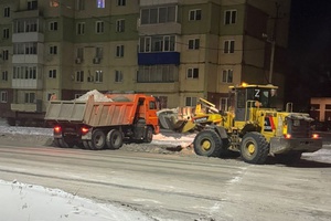 В Белове продолжаются работы по вывозу снега с общественных пространств