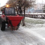 Беловские коммунальщики вышли на борьбу с гололедицей